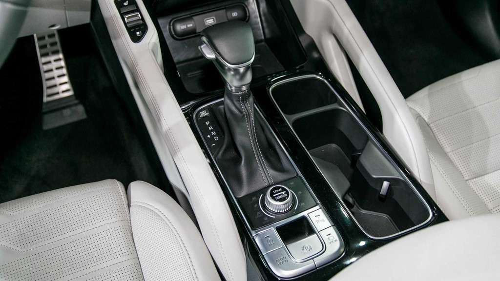 Khủng long Kia Telluride 2020 dùng mưa option để câu khách