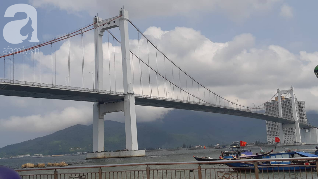 Vụ bé gái 8 tuổi bị cha giết rồi vứt xác xuống sông Hàn: Người nhà mỏi mòn chờ thợ lặn tìm thi thể bé