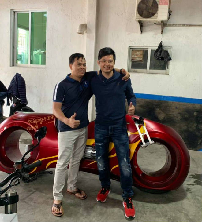 CHOÁNG: Lộ diện siêu môtô giá 10 tỷ đồng của Phúc XO? CHOÁNG: Lộ diện siêu môtô giá 10 tỷ đồng của Phúc XO?