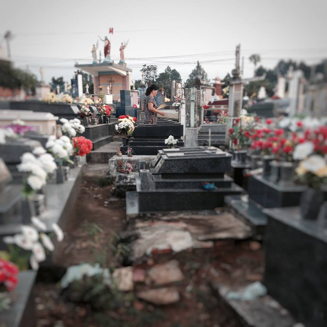 Câu chuyện về người đàn bà 10 năm chăm mộ con trai khiến MXH nghĩ về món quà ý nghĩa dành tặng mẹ nhân dịp 8/3