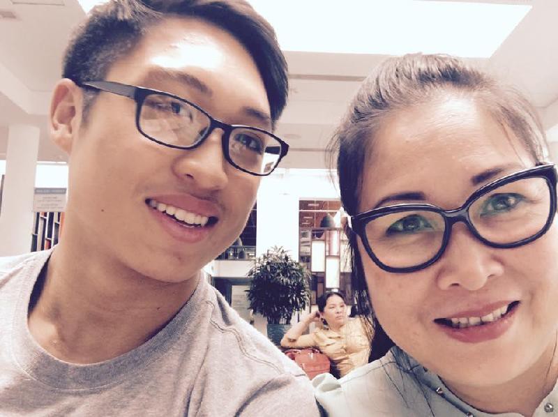 Con cưng sao Vbiz và cuộc sống nơi trời Tây: Người thắt lưng buộc bụng, người rửa chén, cọ toilet trang trải sinh hoạt phí