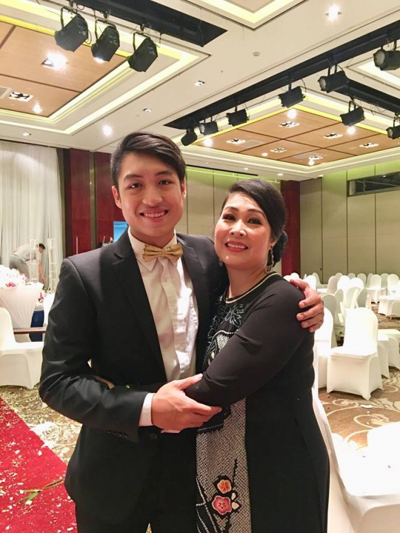 Con cưng sao Vbiz và cuộc sống nơi trời Tây: Người thắt lưng buộc bụng, người rửa chén, cọ toilet trang trải sinh hoạt phí