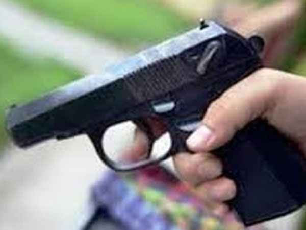 Va chạm giao thông, mang súng ra bắn