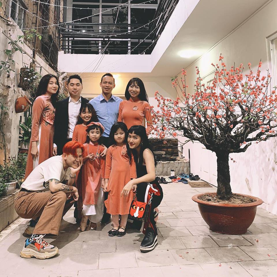 Thử thách Nhà toàn chị em gái cùng dàn hot girl Việt: Đã xinh đẹp lại còn tài năng cả chị lẫn em!