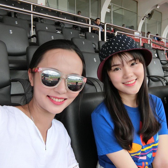 Thử thách Nhà toàn chị em gái cùng dàn hot girl Việt: Đã xinh đẹp lại còn tài năng cả chị lẫn em!