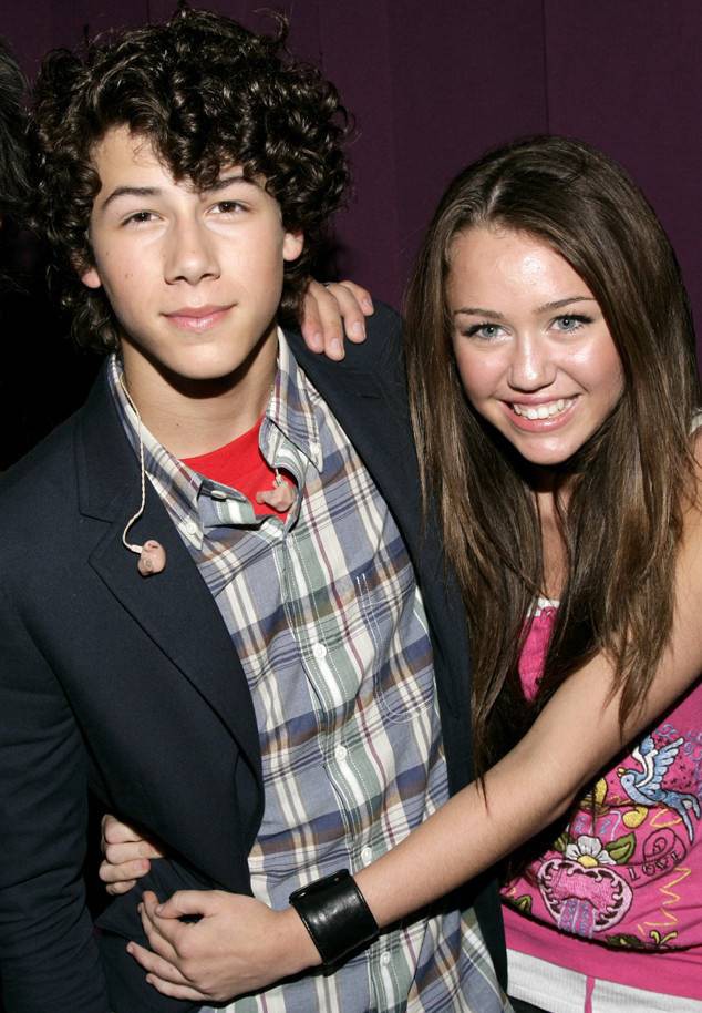 Chia tay đã lâu và đều đã lập gia đình, Nick Jonas bất ngờ say sưa nói về tình cũ Miley Cyrus