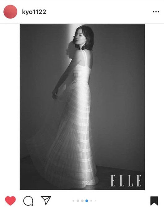 Dù luôn xuất hiện với vẻ rạng rỡ nhất có thể nhưng động thái này của Song Hye Kyo lại chứng minh cô bị ảnh hưởng nhiều bởi tin đồn ly hôn