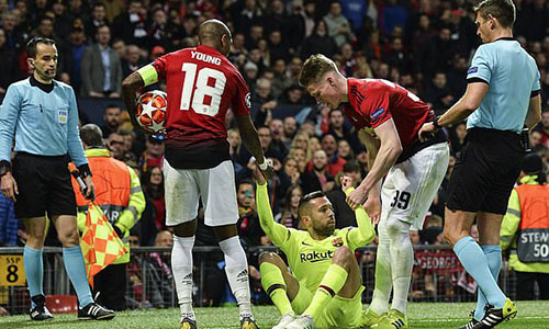 Jordi Alba bị CĐV MU nguyền rủa là nỗi ô nhục