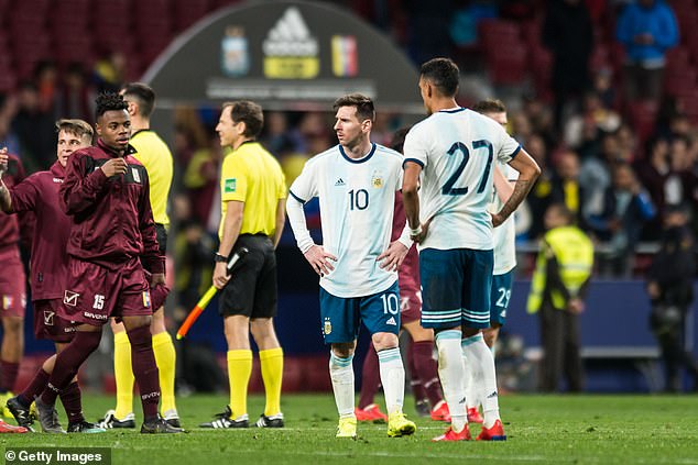 Huyền thoại Maradona chỉ trích thậm tệ đội nhà vì thất bại trước Venezuela Huyền thoại Maradona chỉ trích thậm tệ đội nhà vì thất bại trước Venezuela