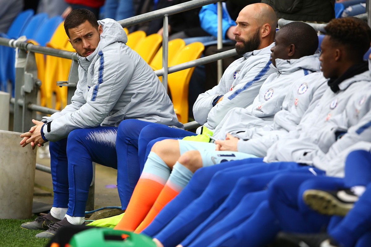 Lý do HLV Sarri cất cả Hazard và Kante trên băng ghế dự bị trong chiến thắng nhọc nhằn trước Cardiff