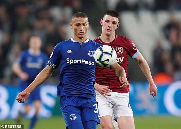 Liverpool tính cuỗm sao đắt giá nhất của Everton