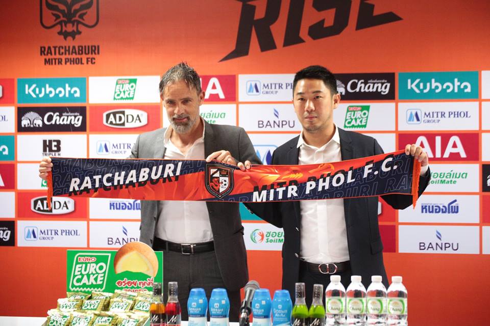 Tiền đạo từng 2 lần vô địch Champions League làm HLV tại Thái Lan, chuẩn bị đối đầu đội bóng của Văn Lâm