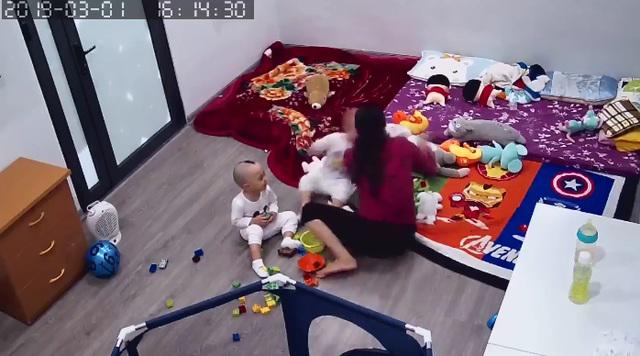 Thắt lòng chia sẻ của bà mẹ có con 23 tháng tuổi bị người giúp việc bạo hành