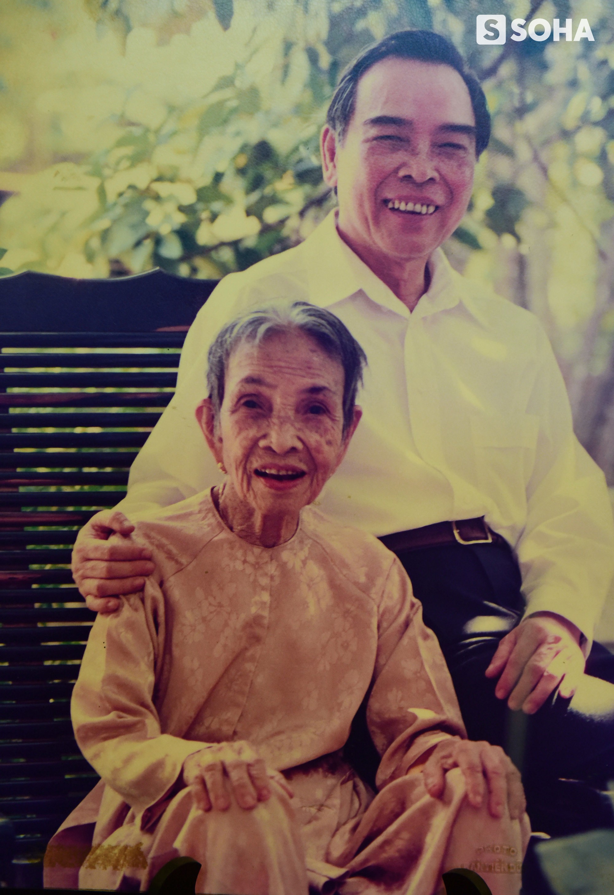 Con trai ông Sáu Khải nói về hai cuốn sổ tiết kiệm, những bữa cơm bỏ dở, nỗi đau sâu thẳm và nụ cười cuối đời của ông Sáu Khải