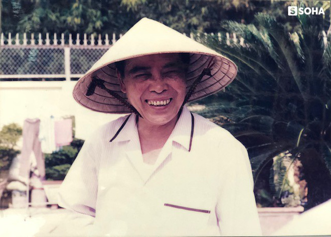 Con trai ông Sáu Khải nói về hai cuốn sổ tiết kiệm, những bữa cơm bỏ dở, nỗi đau sâu thẳm và nụ cười cuối đời của ông Sáu Khải