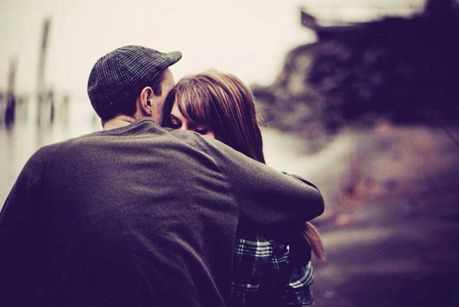 Thấy vợ thường xuyên tới ngân hàng chuyển tiền, tôi theo dõi, kiểm tra rồi xúc động khi biết sự thật