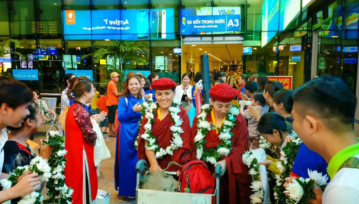 Video ảnh: Đức Gyalwang Drukpa đến TP HCM