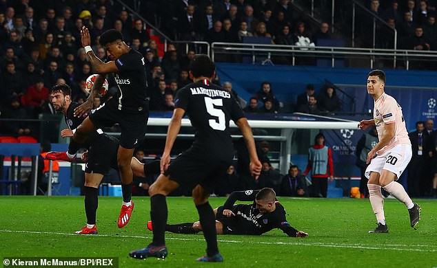 Trọng tài kỳ cựu chỉ ra lý do giúp Man United được hưởng quả penalty định mệnh trước PSG