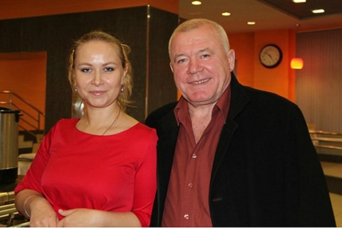 Cựu quan chức sát hại vợ rồi giả điên khi ra tòa