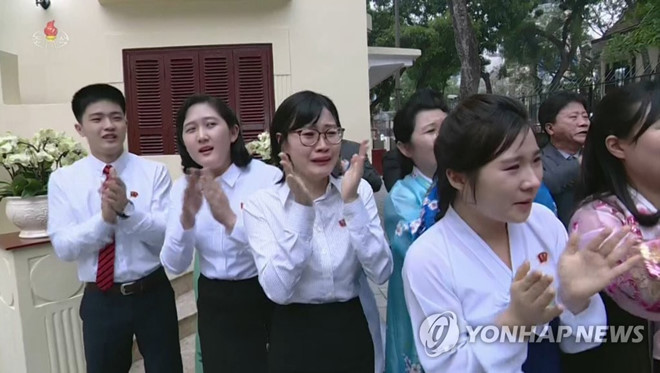 KCTV: Người Triều Tiên ở Hà Nội khóc nức nở khi gặp ông Kim Jong Un
