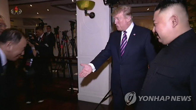 KCTV: Người Triều Tiên ở Hà Nội khóc nức nở khi gặp ông Kim Jong Un