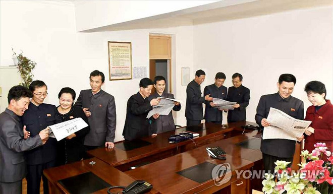 KCTV: Người Triều Tiên ở Hà Nội khóc nức nở khi gặp ông Kim Jong Un