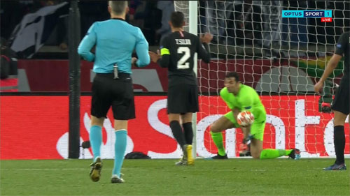 CĐV của PSG: Hãy đặt Buffon vào quan tài