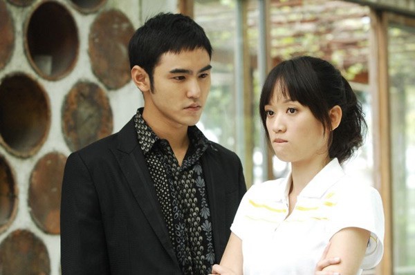 Chồng bất ngờ tặng vợ túi xách Miu Miu đắt tiền ngày 8/3, nhưng nguyên cớ sâu xa cho hành động mua quà ấy lại đắng chát thế này