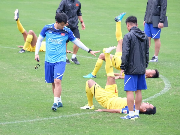 Đình Trọng, Tiến Linh tập phục hồi riêng cùng HLV thể lực người Hàn Quốc