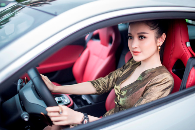 Á hậu Huyền My bỏ Mercedes-Benz, ‘lên đời’ Jaguar F-Type hơn 6 tỷ Á hậu Huyền My bỏ Mercedes-Benz, ‘lên đời’ Jaguar F-Type hơn 6 tỷ