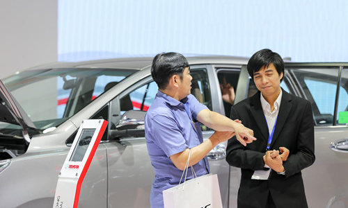 Những chiêu moi tiền khách Việt khi mua ôtô