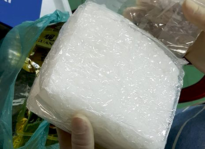 Bắt hot girl 9X ở Huế vận chuyển 1,5 kg ma túy đá