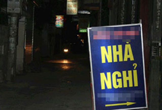 Chồng cô giáo nói về việc vợ vào khách sạn với nam sinh lớp 10: Mặc dù vẫn mặc đồ nhưng trong phòng có bao cao su, áo ngực của vợ tôi vẫn chưa kịp mặc