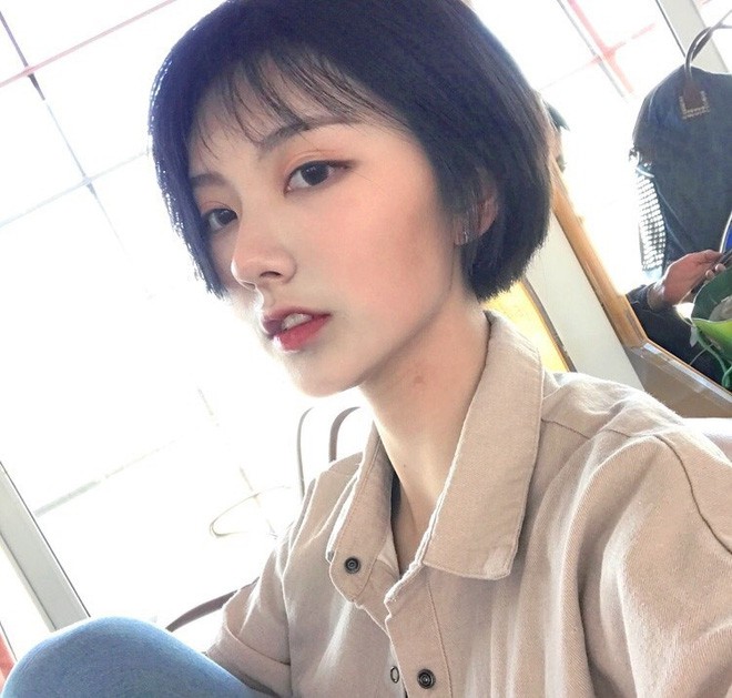 Nữ thần ảnh thẻ tóc ngắn đang khiến dân mạng rung động là ai?