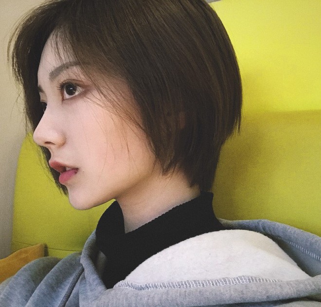 Nữ thần ảnh thẻ tóc ngắn đang khiến dân mạng rung động là ai?