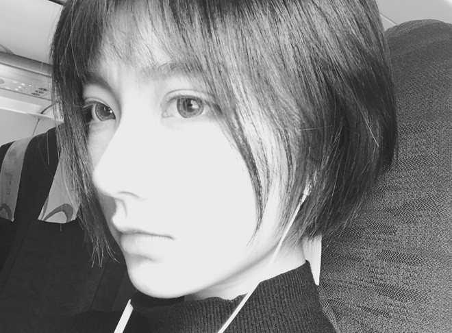 Nữ thần ảnh thẻ tóc ngắn đang khiến dân mạng rung động là ai?