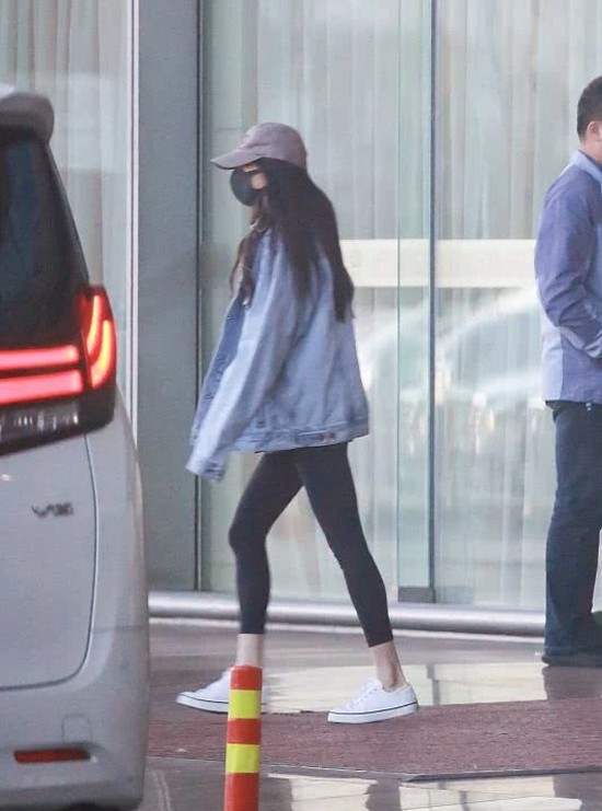 Dương Mịch bị mắng thậm tệ vì đi thăm con sau nửa năm không gặp mà chớp nhoáng hơn đi sự kiện