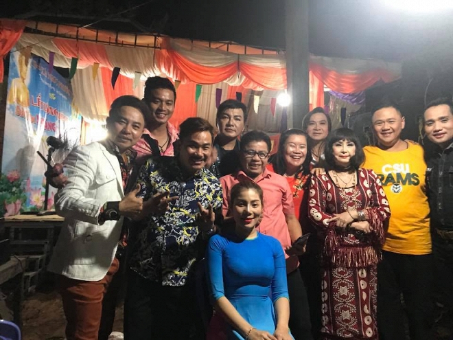 Chưa rút kinh nghiệm từ lần đi tù vì tội ấu dâm, Minh Béo vô tư tạo dáng chụp ảnh với nhiều em nhỏ khiến nhiều người bức xúc