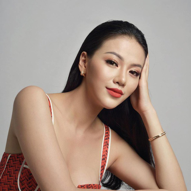 Dù hay gặp thị phi nhưng nhìn bảng điểm lớp 12 của hoa hậu Phương Khánh vẫn khiến nhiều người phải kiêng nể