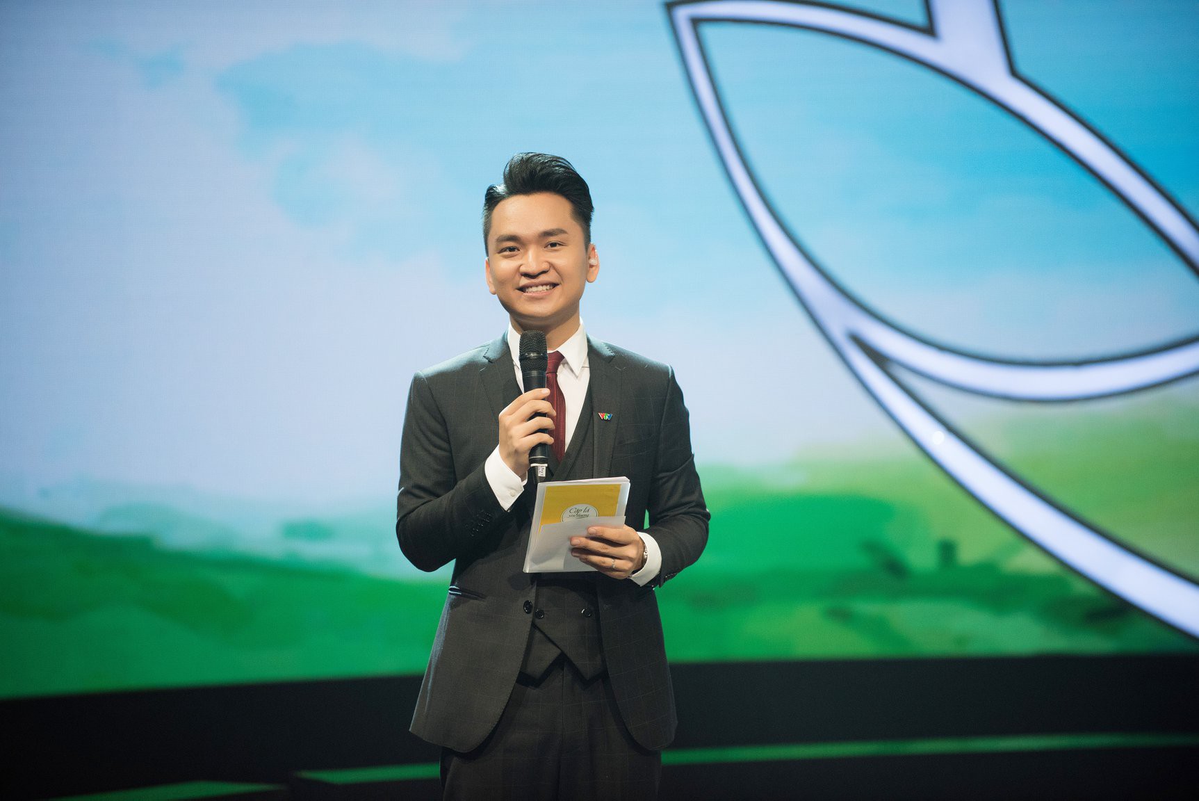 Cuộc sống sao Việt khi chống chọi với bạo bệnh: Người lột xác hình ảnh để lấy lại tinh thần, người vẫn miệt mài hoạt động nghệ thuật mỗi ngày