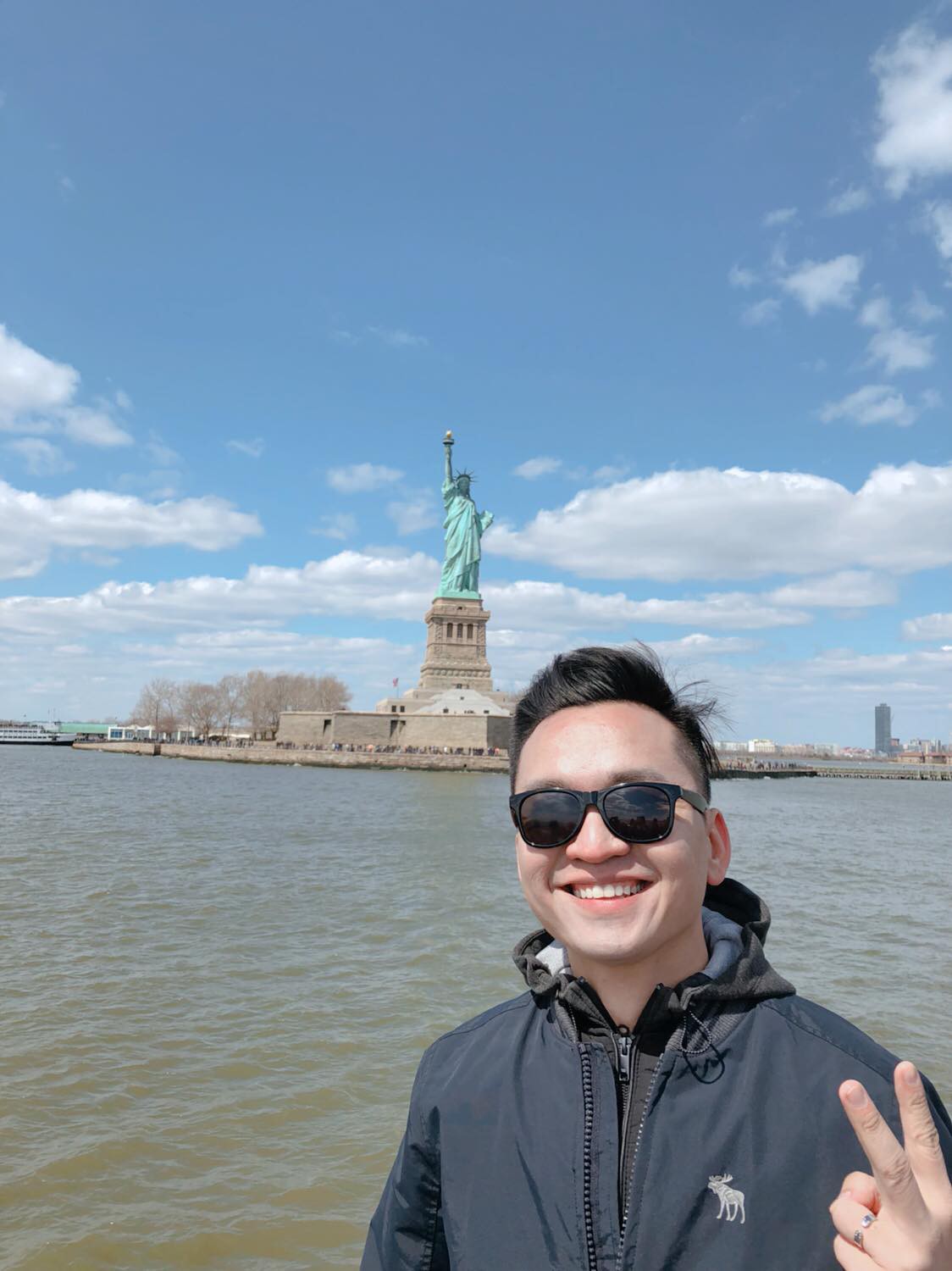 Cuộc sống sao Việt khi chống chọi với bạo bệnh: Người lột xác hình ảnh để lấy lại tinh thần, người vẫn miệt mài hoạt động nghệ thuật mỗi ngày