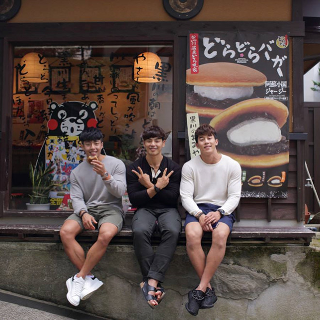 Ba chàng bạn thân Hàn Quốc đều điển trai, có thân hình 6 múi