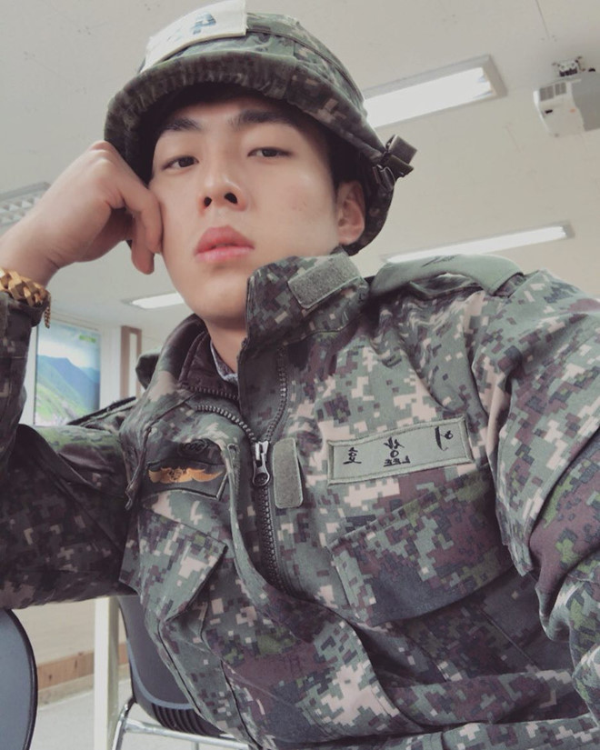 Ba chàng bạn thân Hàn Quốc đều điển trai, có thân hình 6 múi