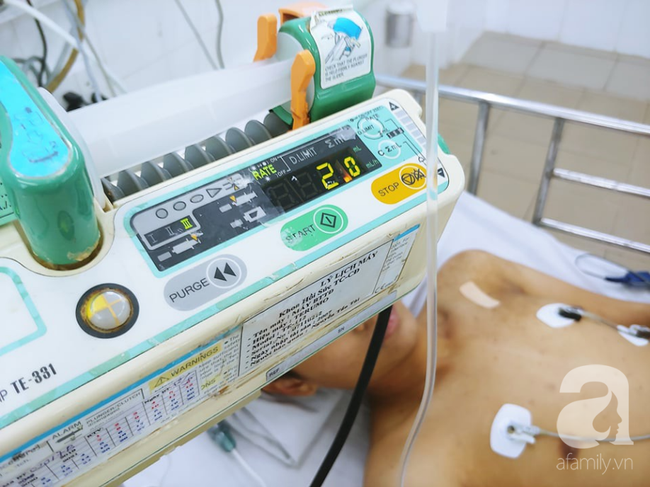 Thương tâm: Mẹ cầm xe, vay gần 200 triệu đồng níu mạng con trai nguy kịch sau cơn sốt cao