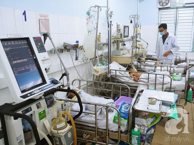 Thương tâm: Mẹ cầm xe, vay gần 200 triệu đồng níu mạng con trai nguy kịch sau cơn sốt cao