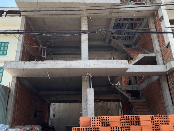 Rơi từ tầng 1 công trình, nữ công nhân 61 tuổi chấn thương sọ não ở Sài Gòn