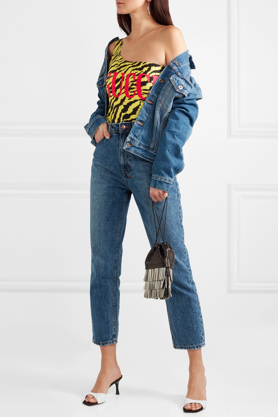 Đụng hàng một bộ bodysuit: Huyền Baby chỉ đơn thuần phô diễn vóc dáng, Hà Hồ lại mix đồ cực cao tay khó ai sánh kịp