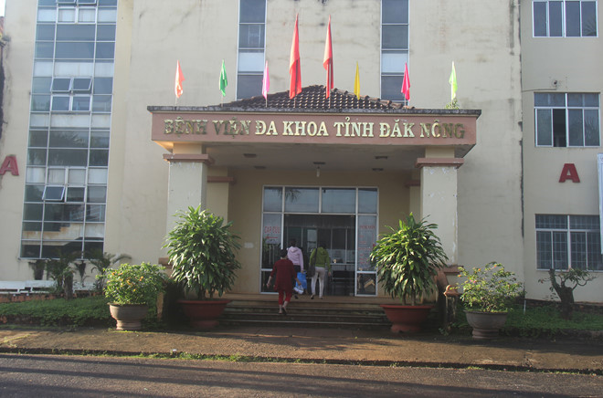 Đình chỉ điều tra cựu giám đốc bệnh viện bị tâm thần vì có bằng khen