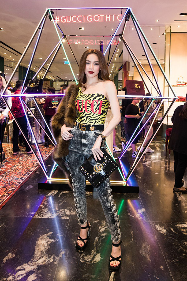 Đụng hàng một bộ bodysuit: Huyền Baby chỉ đơn thuần phô diễn vóc dáng, Hà Hồ lại mix đồ cực cao tay khó ai sánh kịp