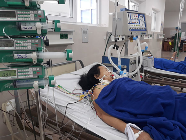 Người phụ nữ ở Quảng Bình nguy kịch sau khi uống rượu gấc